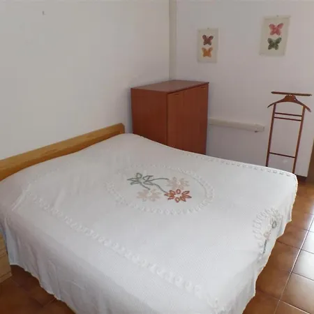 Apartment 80m From The *